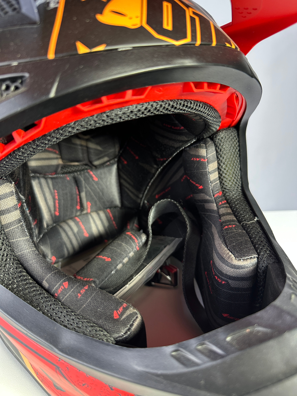 Мотошлем UFO HELMET INTREPID Black/Red/Orange