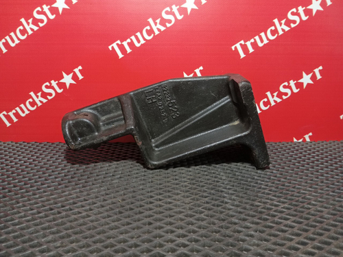 Кронштейн бампера переднего левый