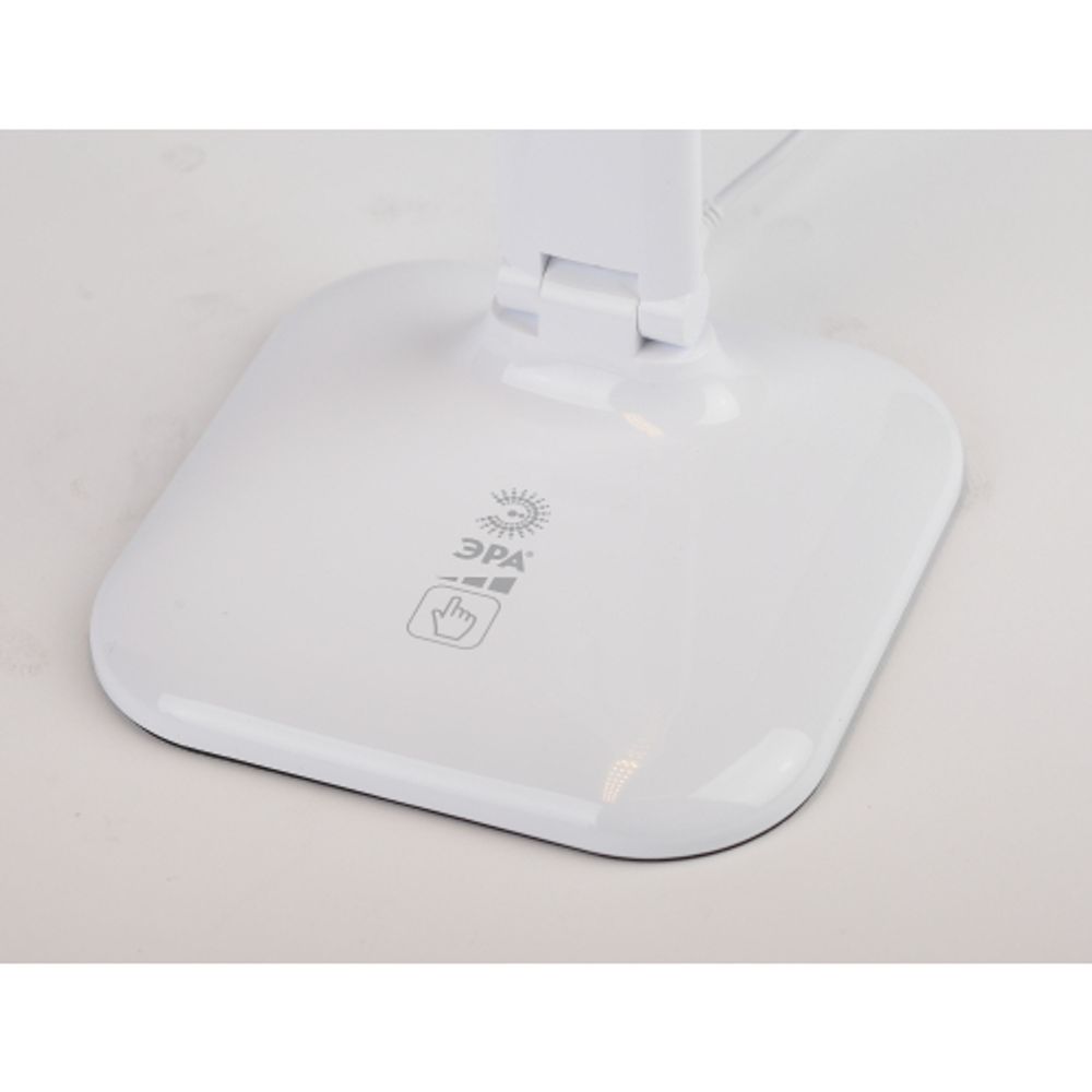 Настольный светильник ЭРА NLED-462-10W-W светодиодный белый