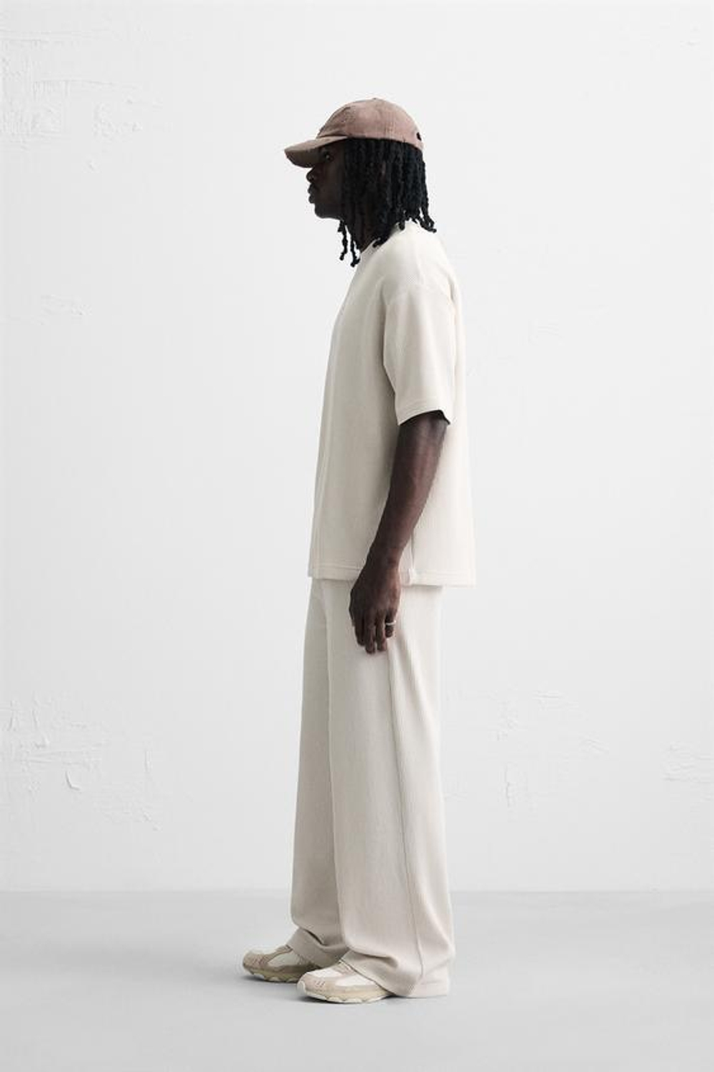 ZARA БРЮКИ-ДЖОГГЕРЫ С ВЕРТИКАЛЬНОЙ ТЕКСТУРОЙ, ЦВЕТ ЛЬДА