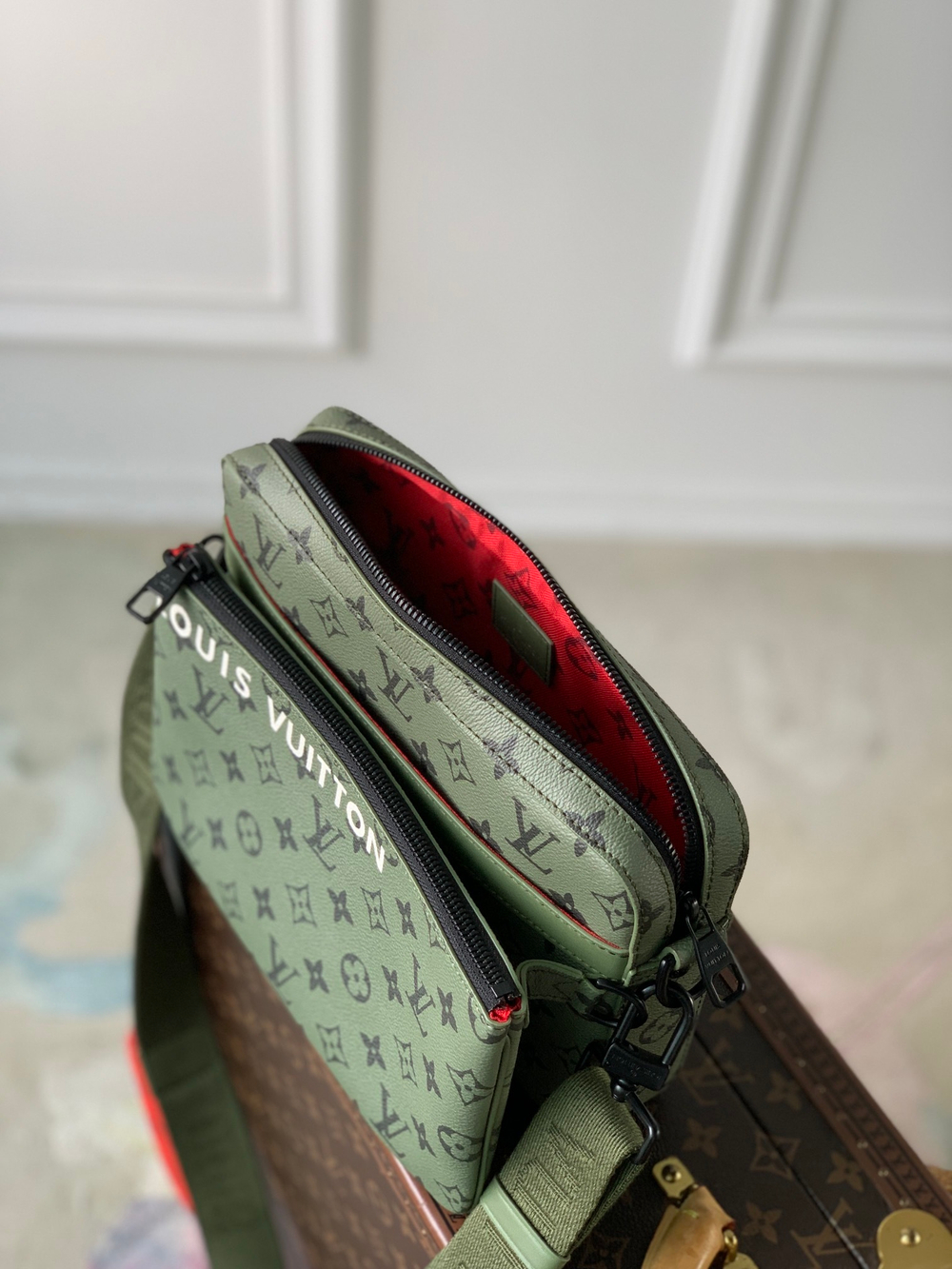 Louis Vuitton Trio Messenger