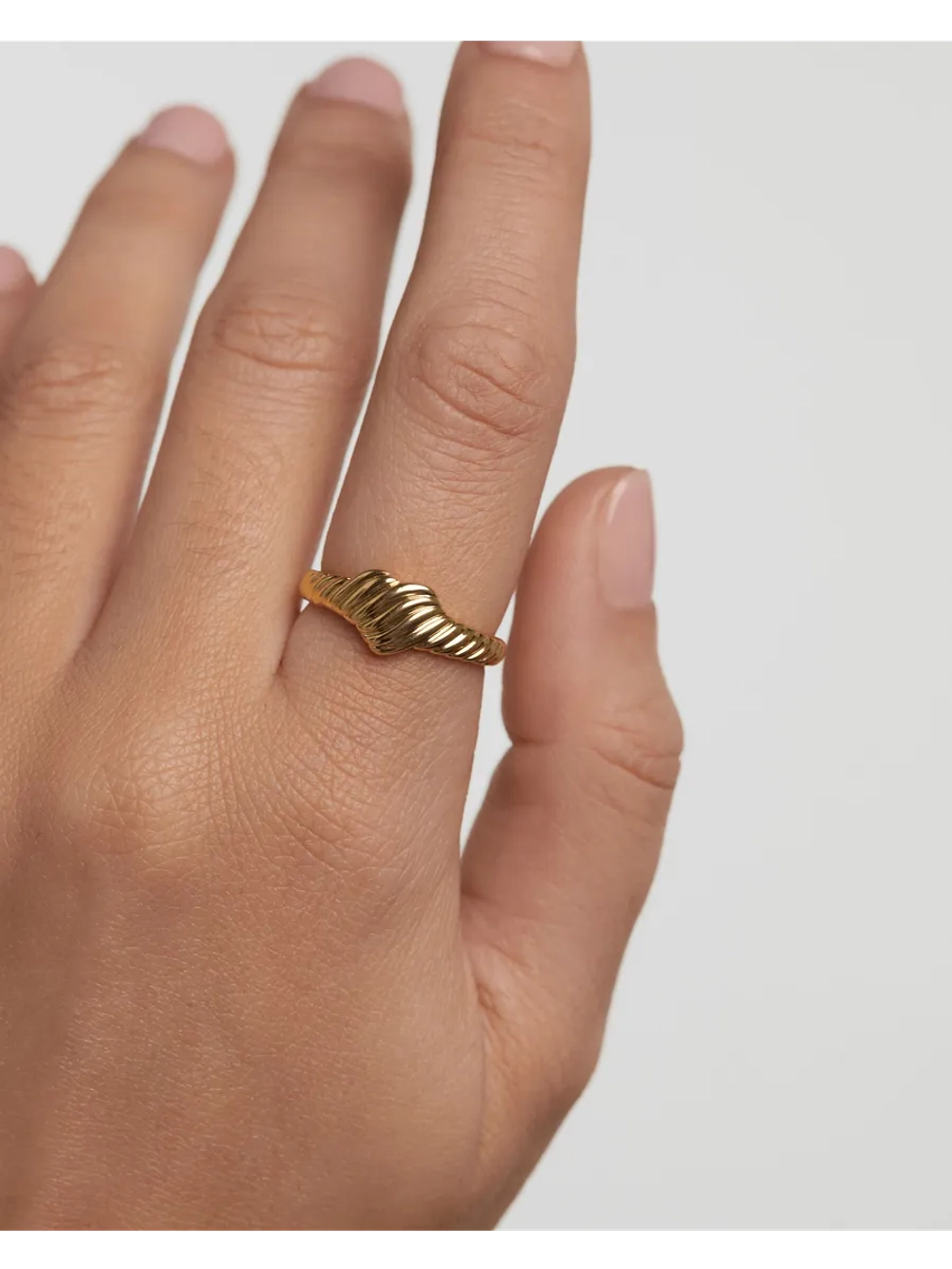 Кольцо Love Золото 750 пробы