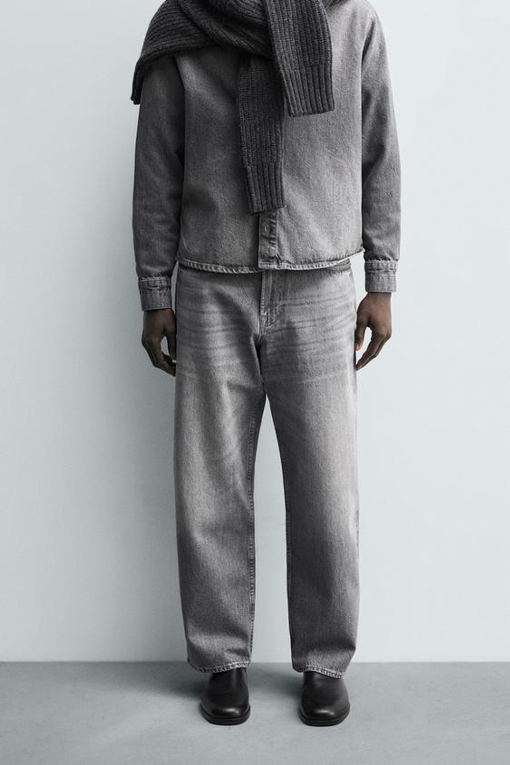 ZARA ДЖИНСЫ STRAIGHT FIT, СЕРЫЙ