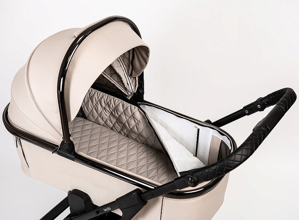 Детская коляска Peppy Tecla 3 в 1 с автокреслом First black Stone Chrome Edition (Бежевый)