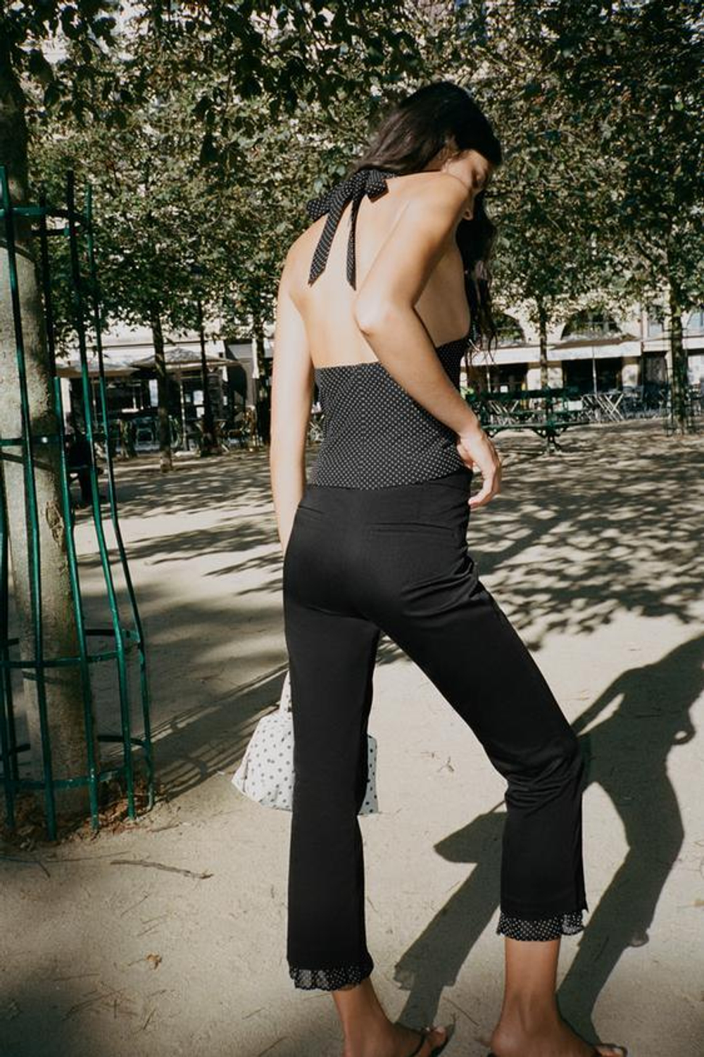 ZARA УКОРОЧЕННЫЕ БРЮКИ КЛЕШ С ВОЛАНАМИ, ЧЕРНЫЙ