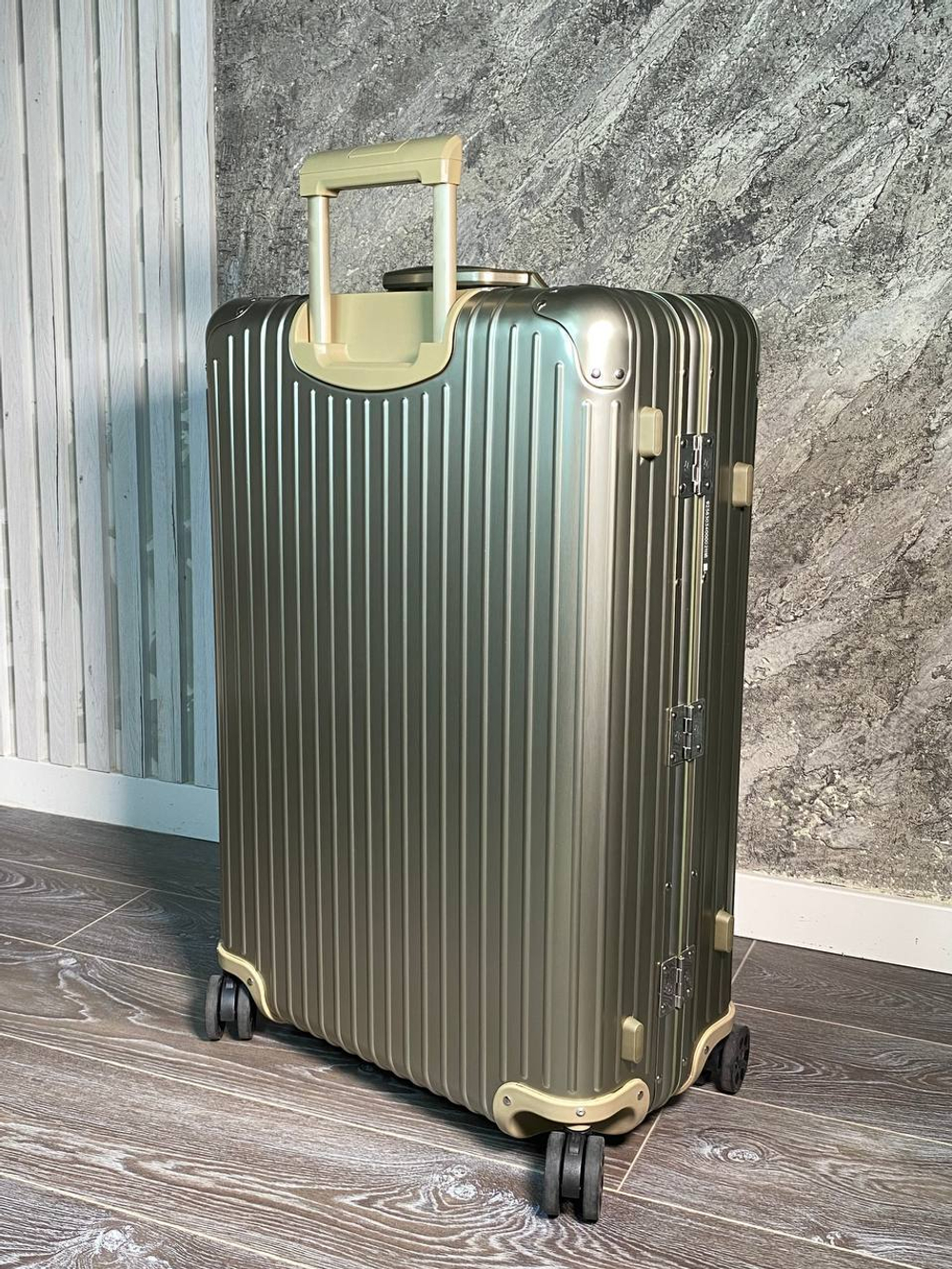 Чемодан Rimowa