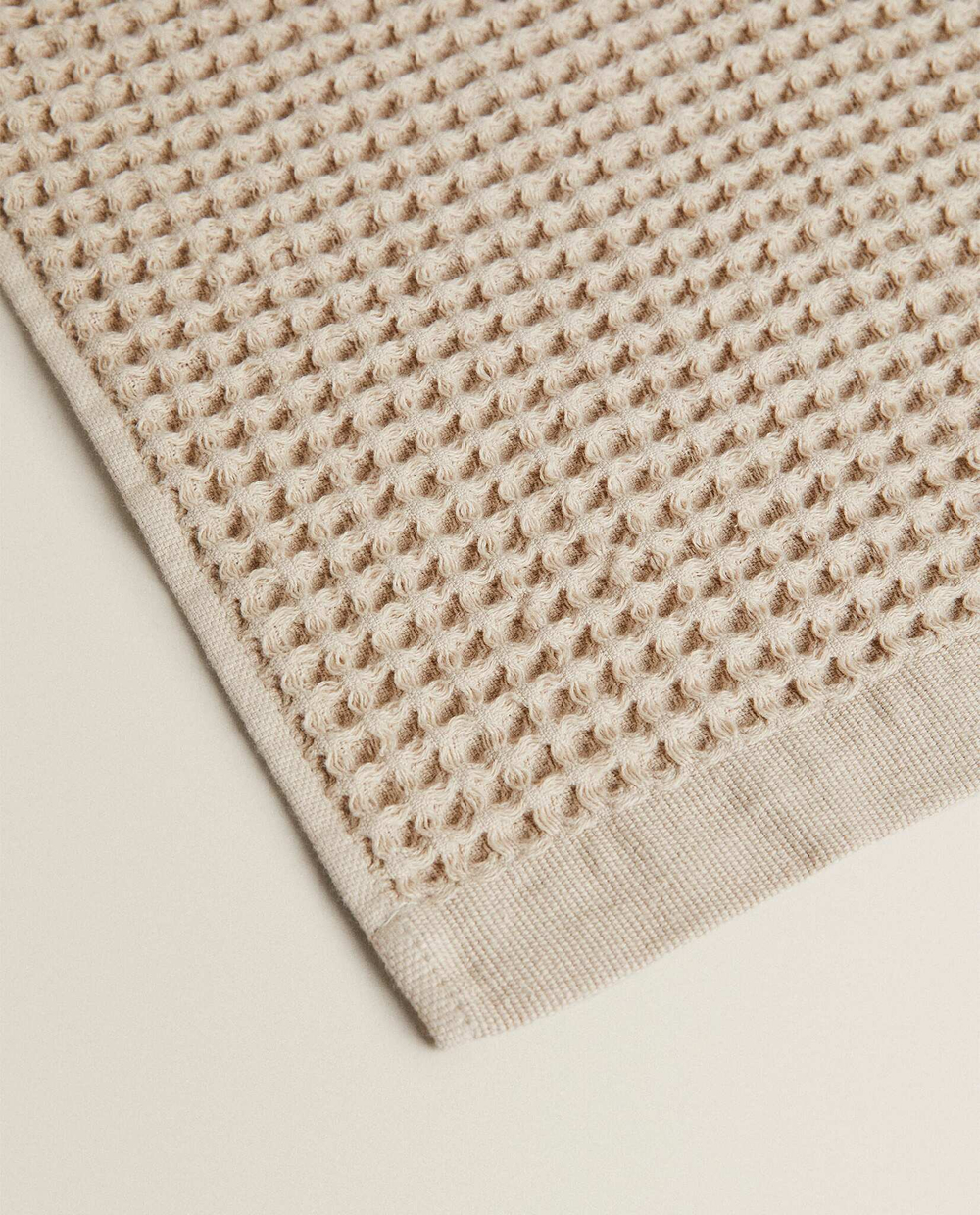 ZARA HOME ПОЛОТЕНЦЕ ИЗ РЕЛЬЕФНОЙ ТКАНИ, ПЕСОЧНЫЙ