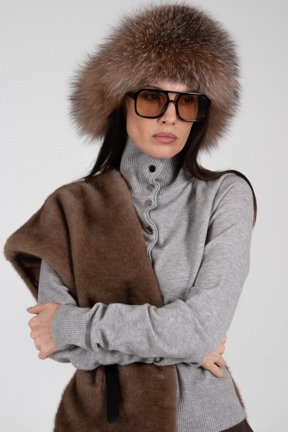 Джемпер с высоким воротом на кнопках