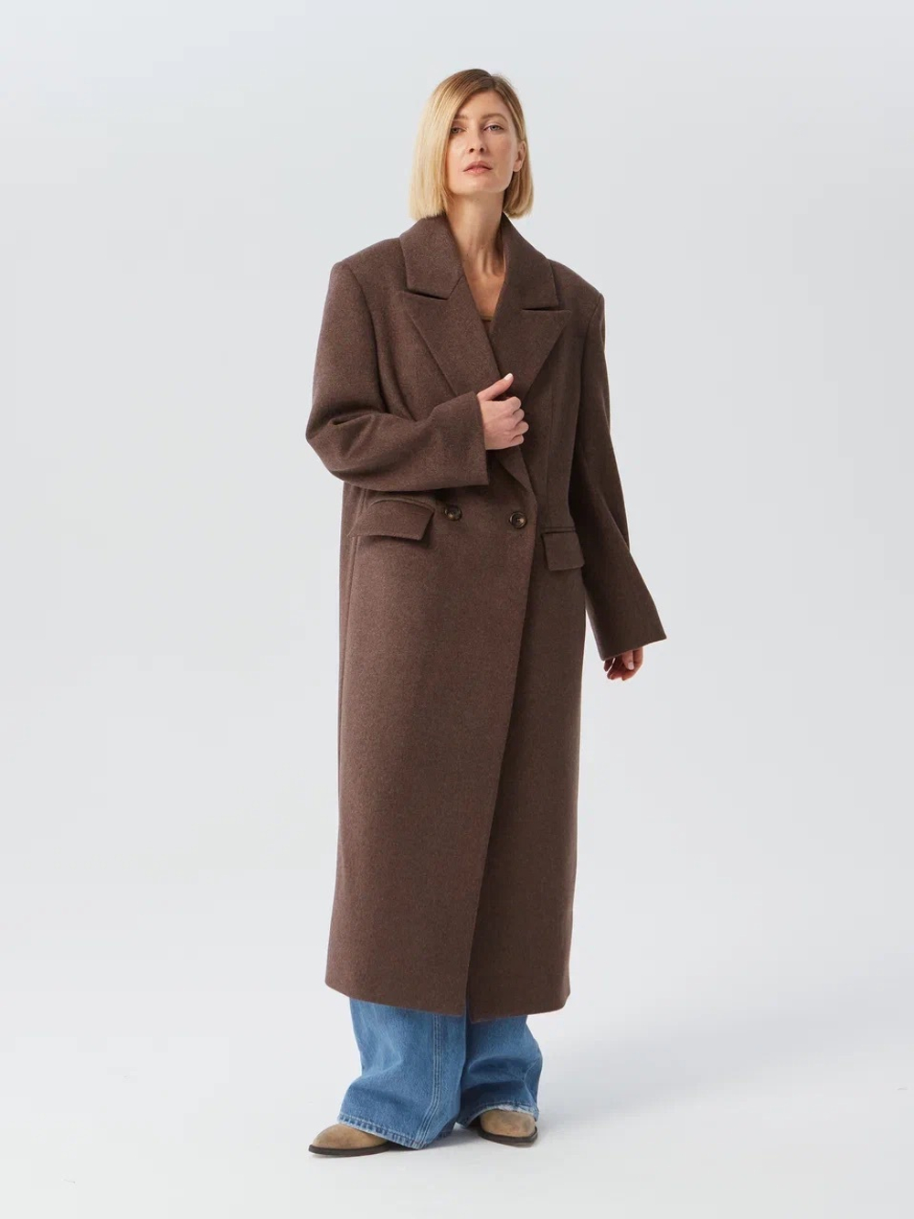 Пальто удлиненное женское коричневое