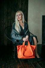 Женская сумка-шоппер из натуральной кожи оранжевого цвета