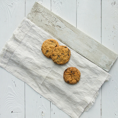 Печенье овсяное с орехом, изюмом и шоколадом