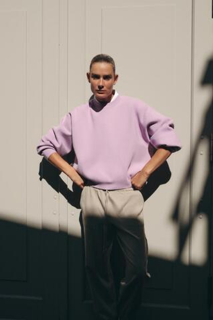 ZARA ТРИКОТАЖНАЯ ТОЛСТОВКА В РУБЧИК, СИРЕНЕВЫЙ