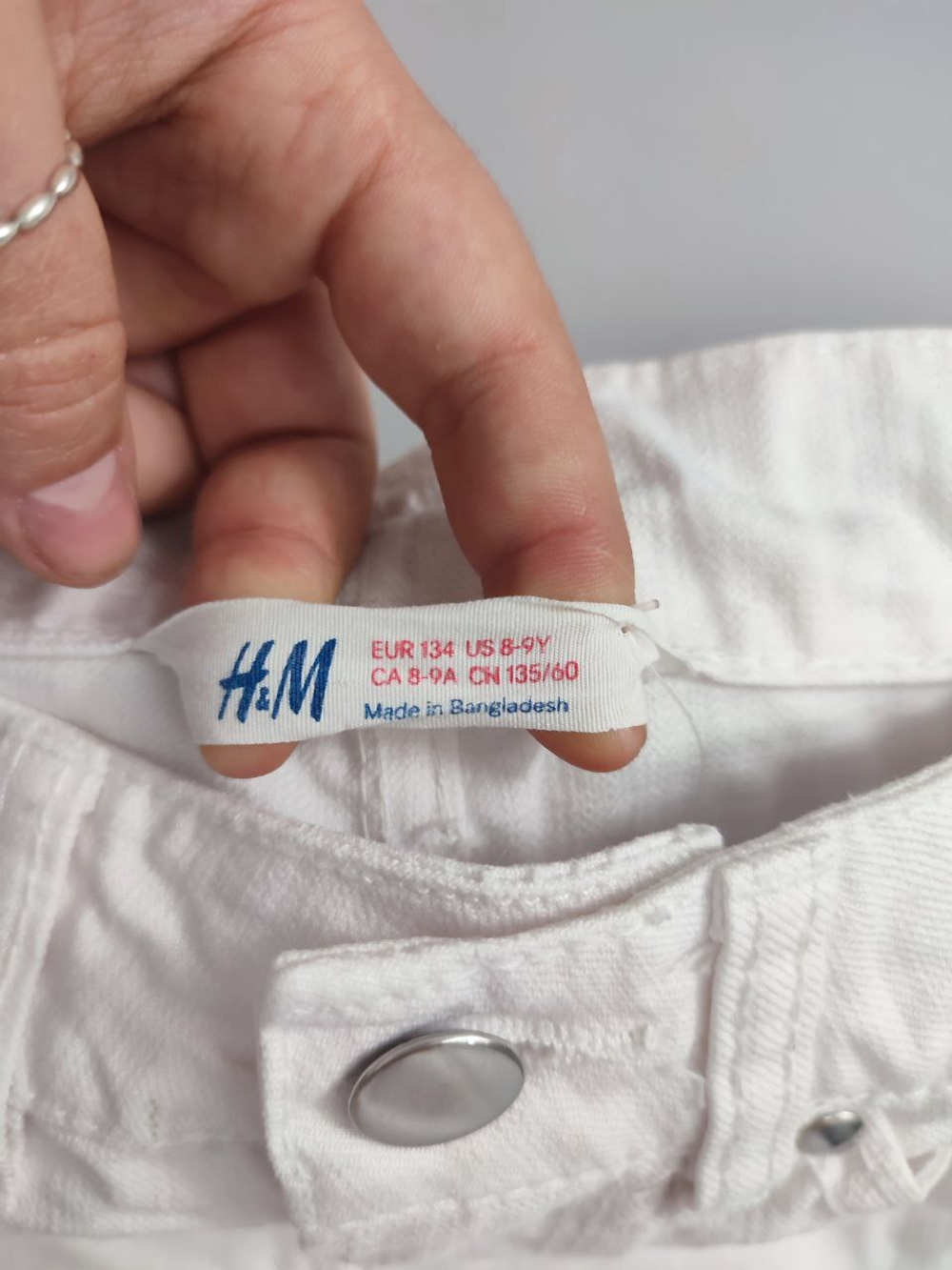 Шорты H&M белые на 8-9 лет