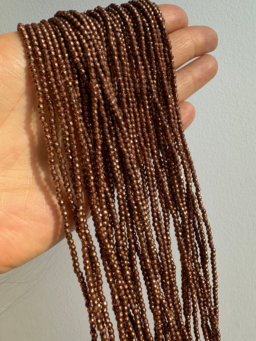 Нить бусин из гематита 2,3мм, огранка