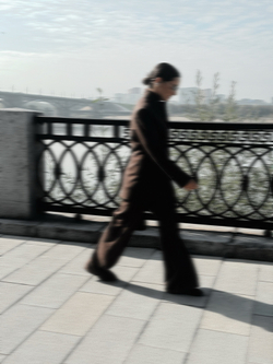 Костюм с жакетом в шоколадном цвете