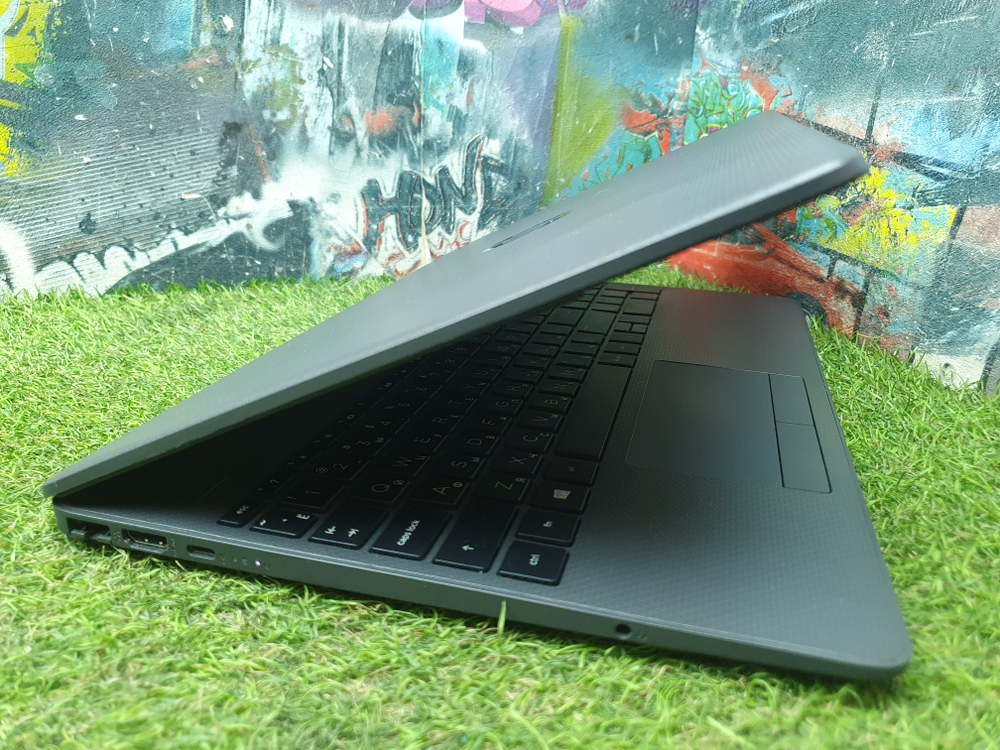 Ноутбук HP i5-11/16Gb/MX350 2Gb/FHD/15-dw3028ur 491K3EA