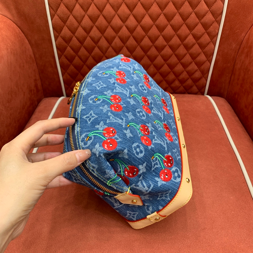 Louis Vuitton Pochette Cosmetique GM