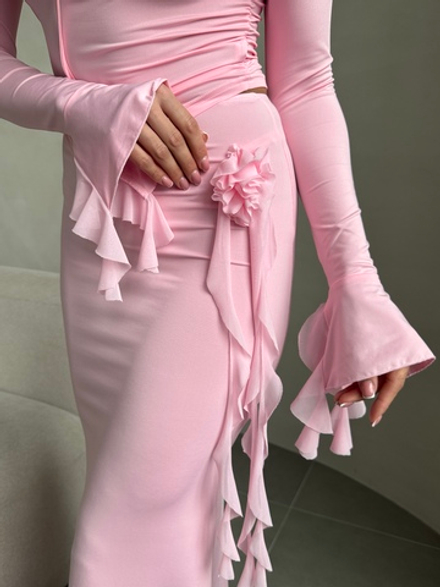 Женский костюм топ с юбкой воланы с розой розовый
