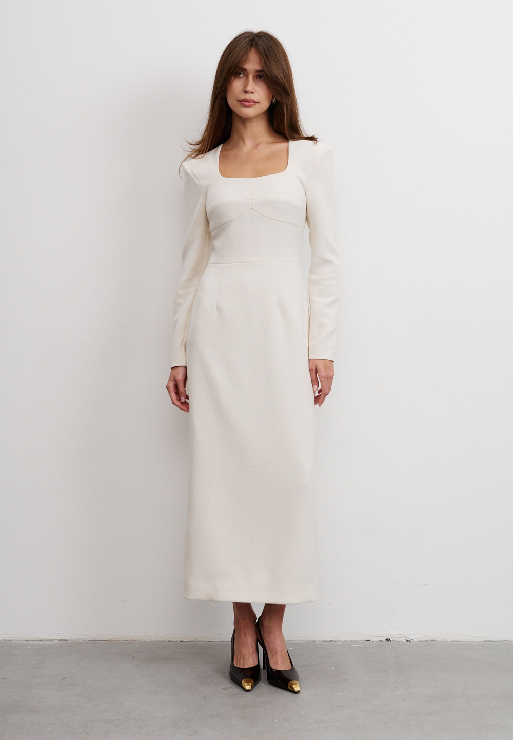 Платье-футляр, молочное