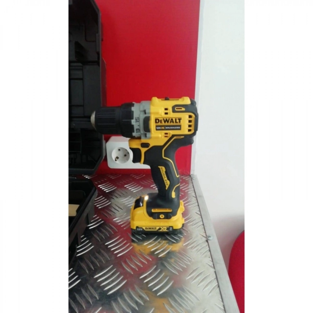 Дрель-шуруповерт бесщеточная аккумуляторная DeWalt DCD701D2-QW