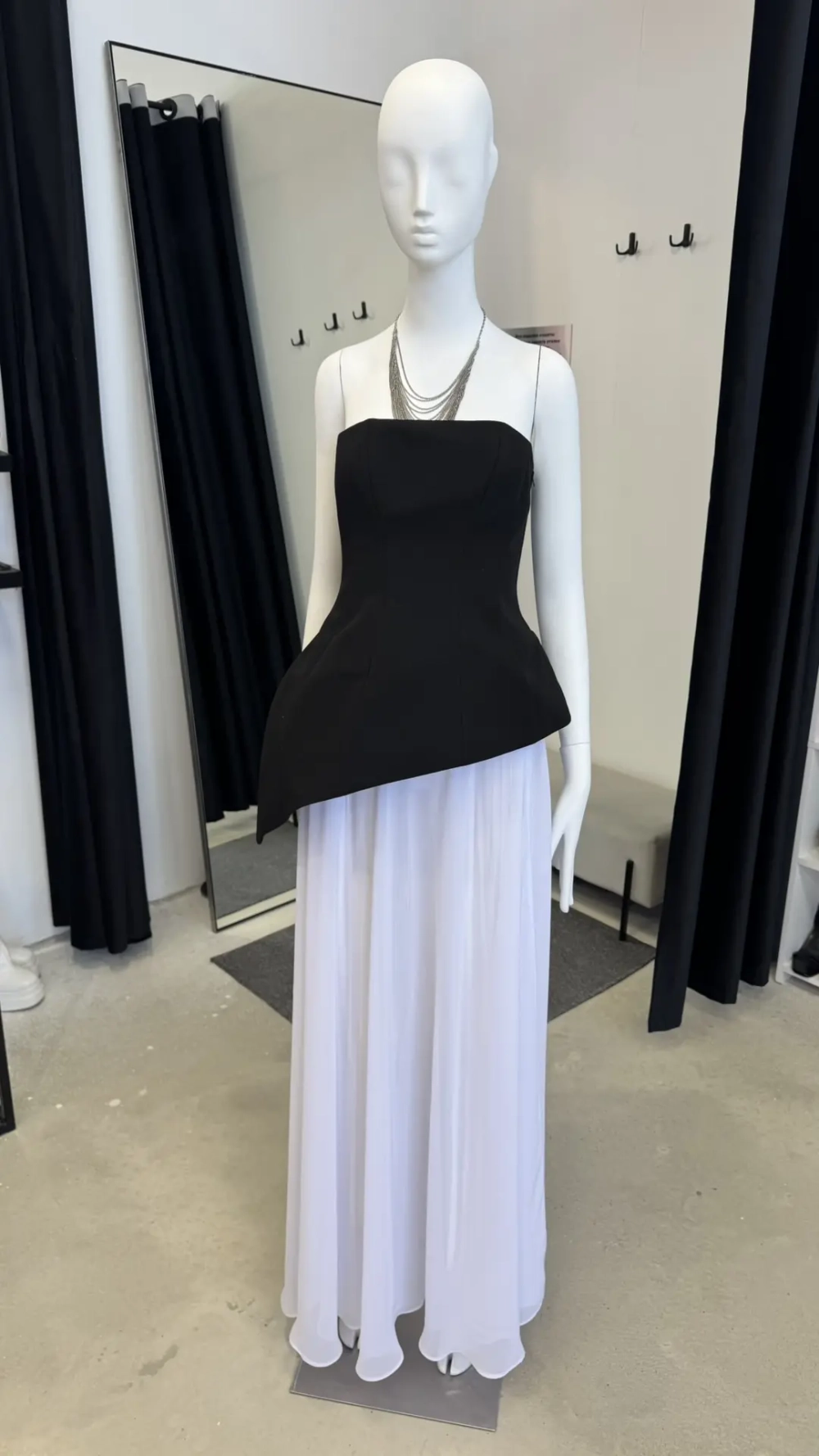 Асимметричный корсет и шифоновая юбка