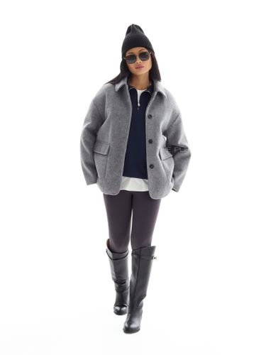 Короткая шерстяная куртка-пальто в сером цвете