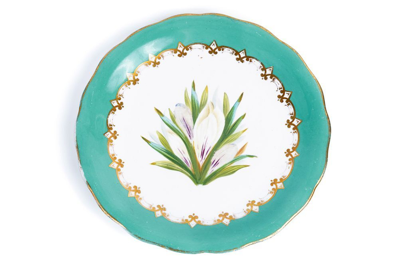 Тарелка в стиле модерн с цветами