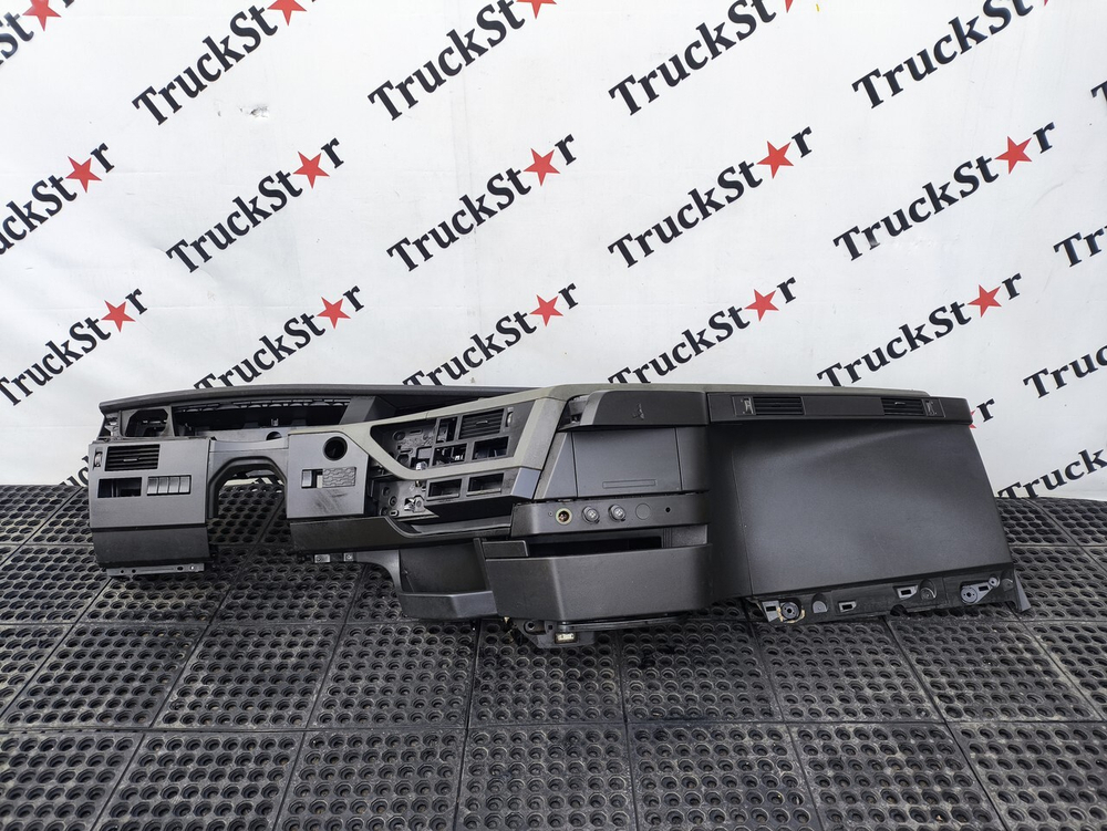 Торпедо салона кабины в сборе