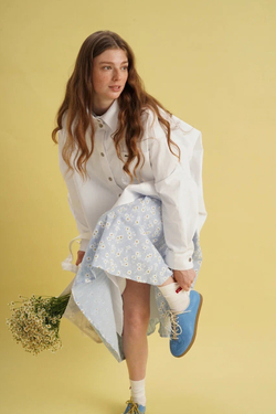 Рубашка оверсайз с вышивкой из белой джинсы