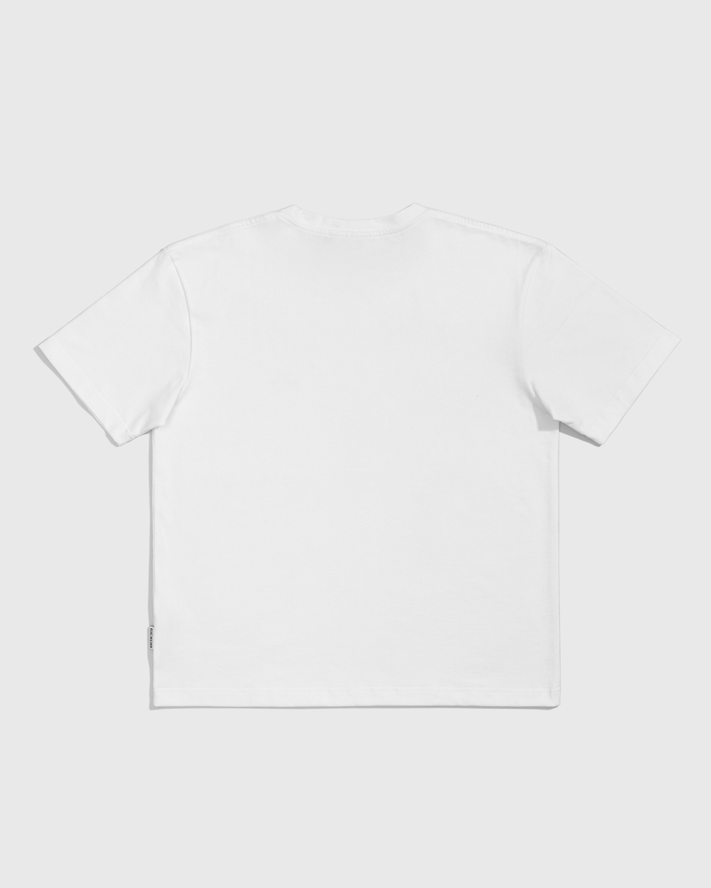 Футболка белая с лого на груди XL