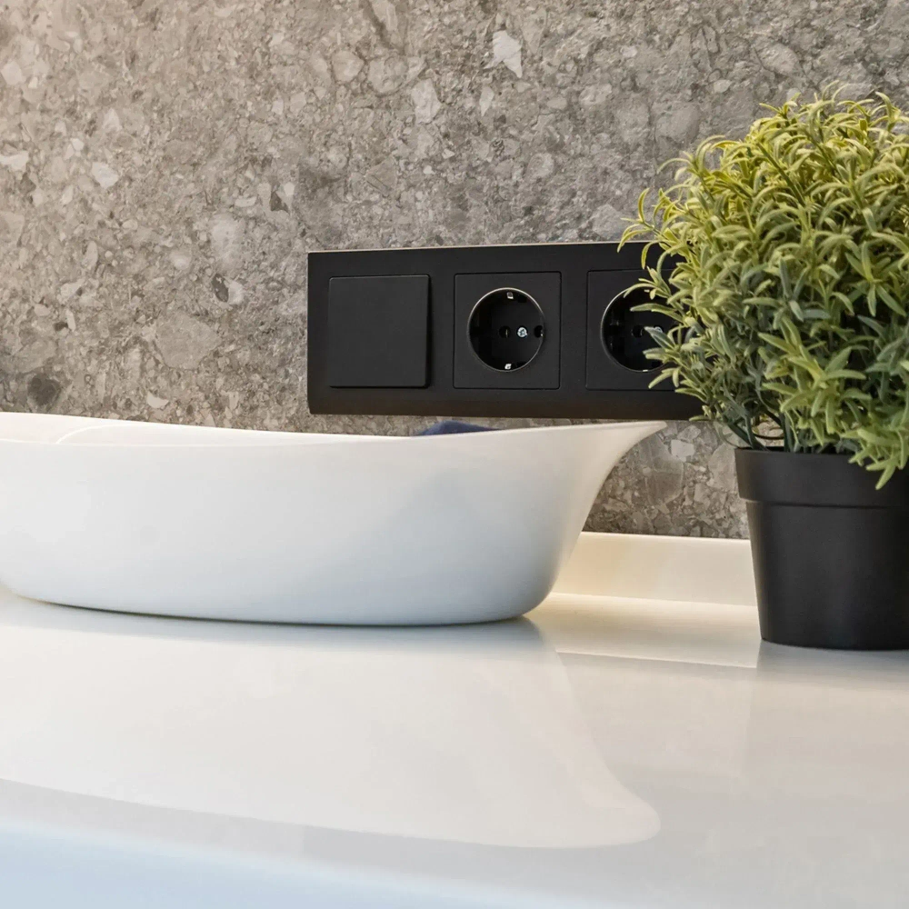 Рамка на 3 поста Stark (черный) W0031808