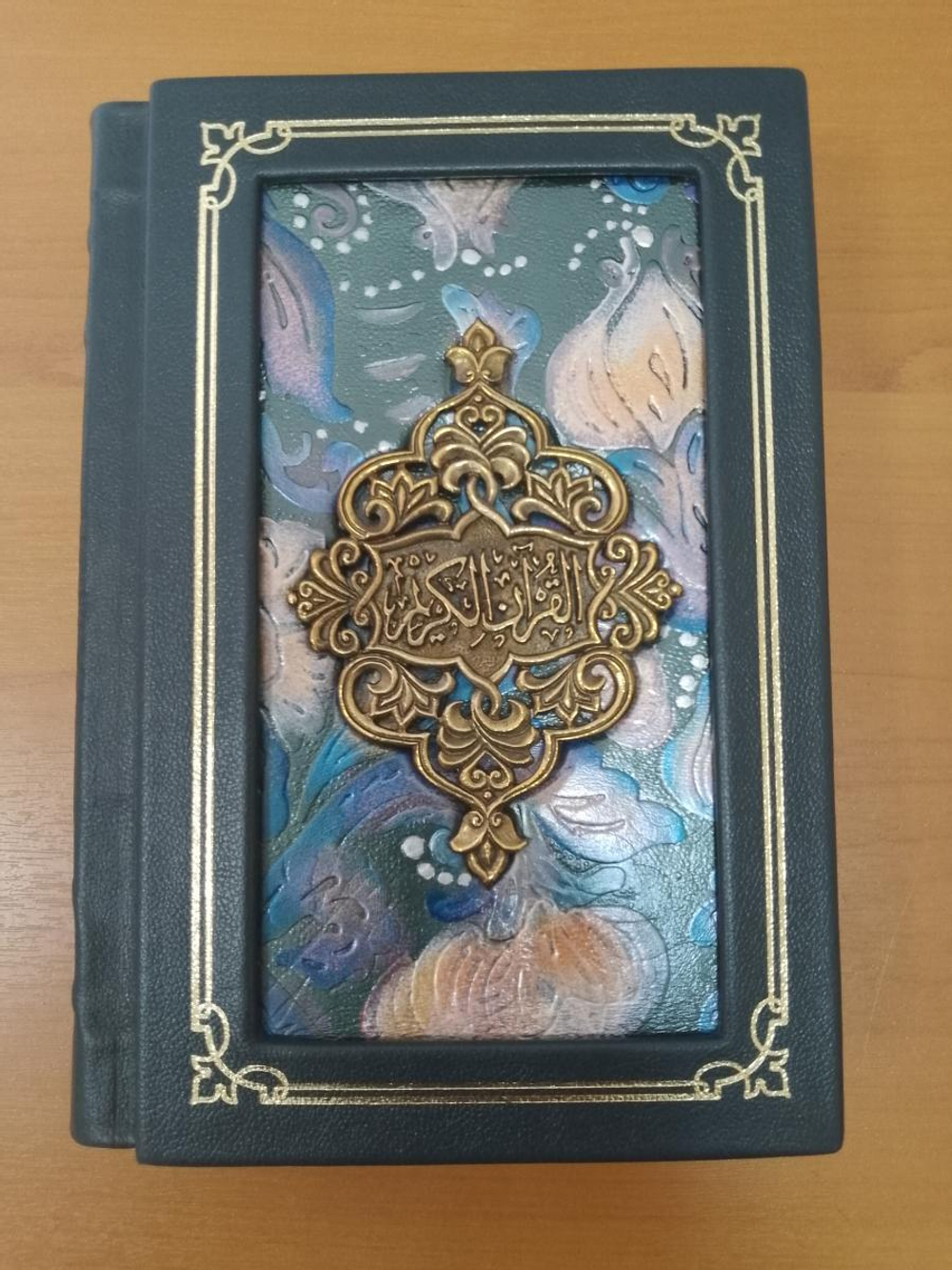 "Коран средний" Книга подарочная в кожаном переплете с росписью и бронзовой накладкой