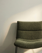 Кресло Asen из зеленого шенилла с черными стальными ножками