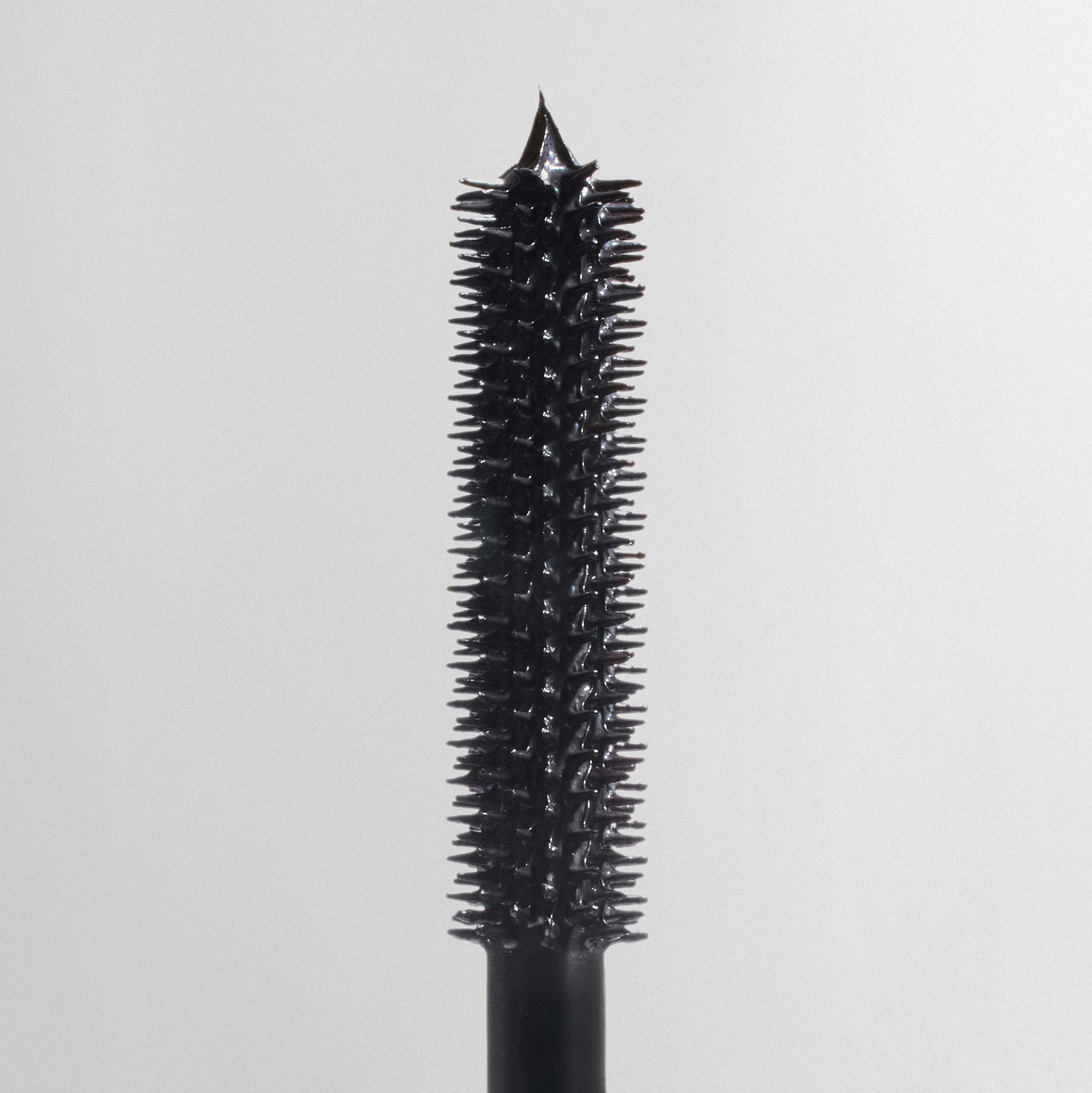 Тушь с эффектом накладных ресниц SUPREMATIC ULTRA BLACK 12 г