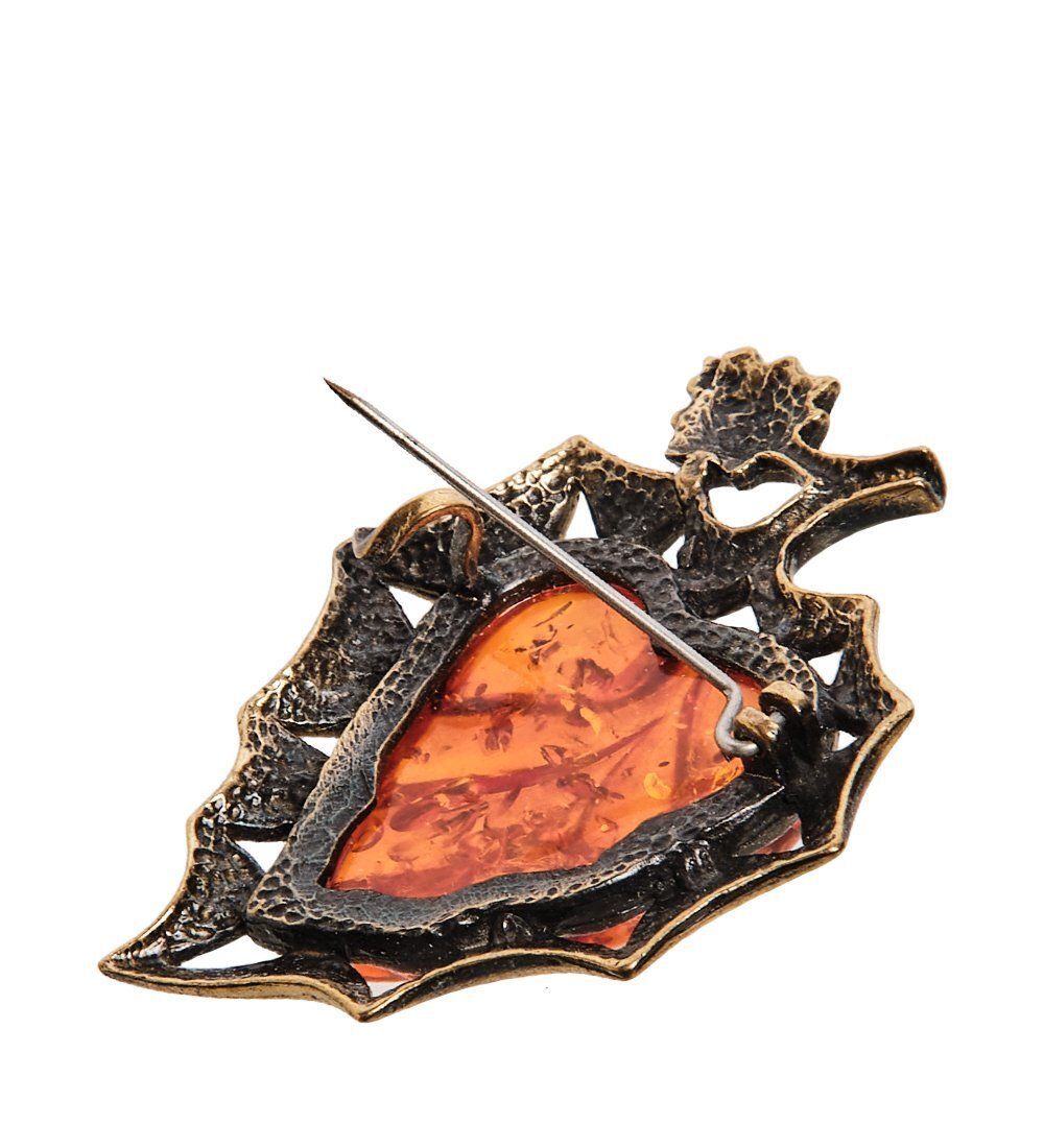 AM-2621 Брошь «Лист Кленовый» (латунь, янтарь)