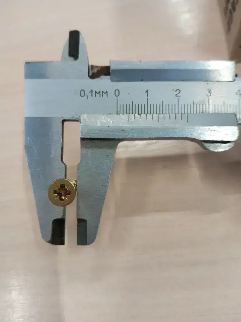 Саморез 4 x 40 мм 200 шт. 0.010 кг.