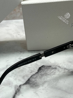 Солнечные очки Prada