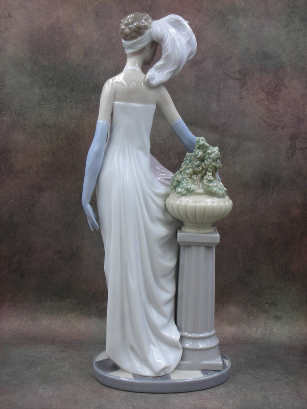 Статуэтка. Фарфор. Светская львица 20-х годов. Lladro. Испания