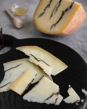 🐄 Сыр Пикколо с трюфелем ВЫДЕРЖАННЫЙ, кг