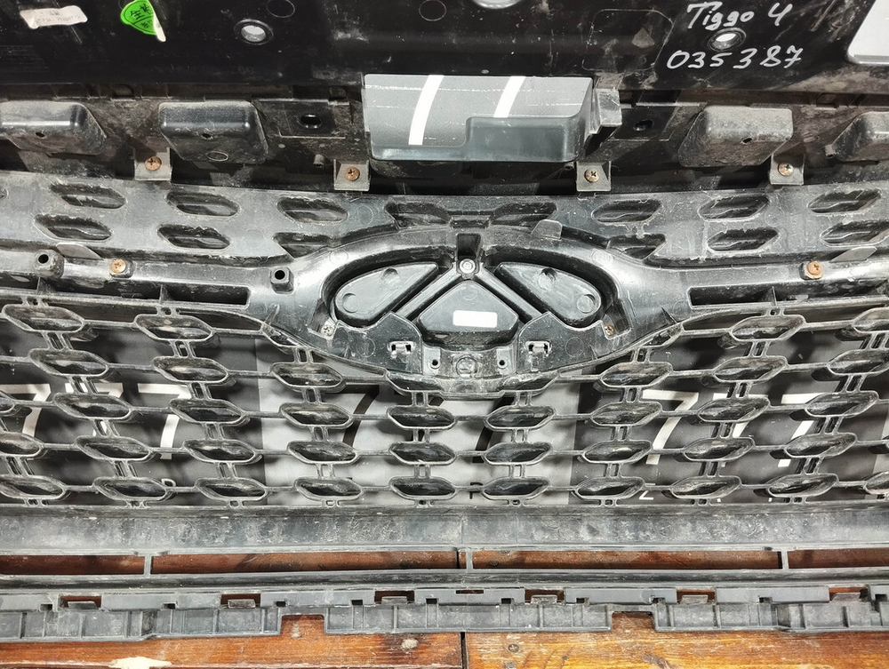 Решетка радиатора Chery Tiggo 4 18-нв Б/У Оригинал 602000263AA