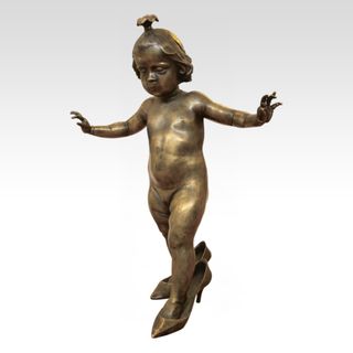 Скульптура "Девочка в маминых туфлях"