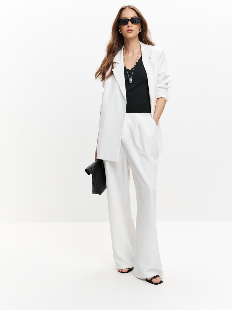 Костюм с широкими брюками