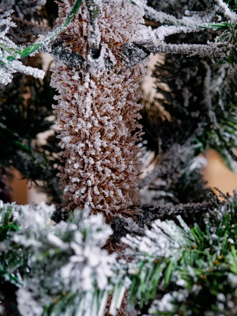 Заснеженная елка с гирляндой встроенной «Saint Paul» (Литая+пвх) 3 м