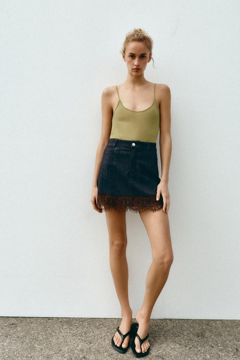 ZARA ДЖИНСОВЫЕ ЮБКА-ШОРТЫ Z1975 С КРУЖЕВОМ, СИНИЙ