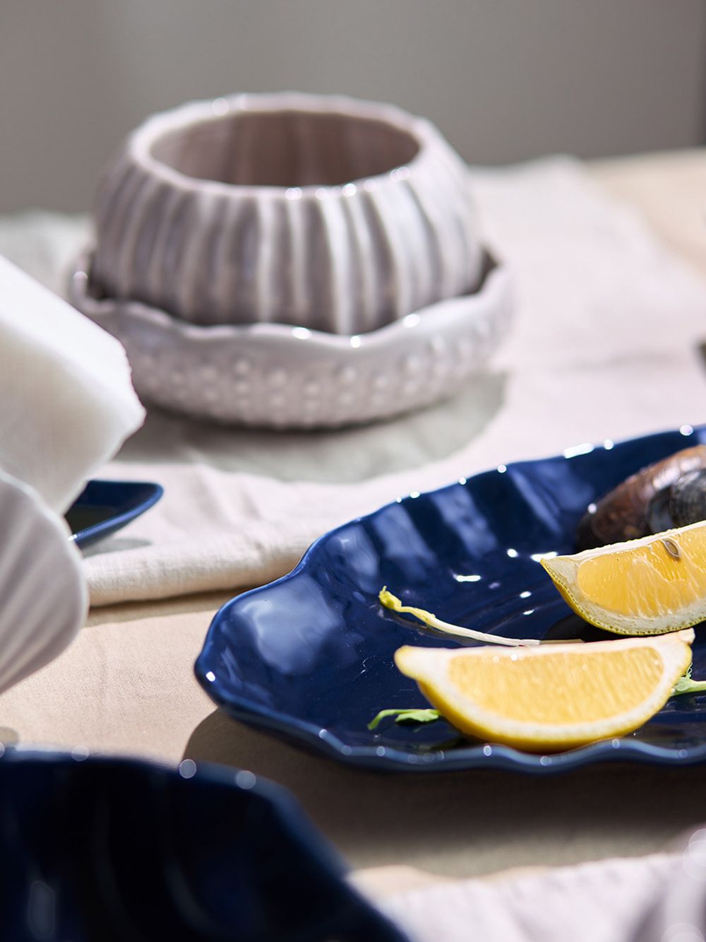 Блюдо сервировочное Clams синего цвета из коллекции Sea treasures