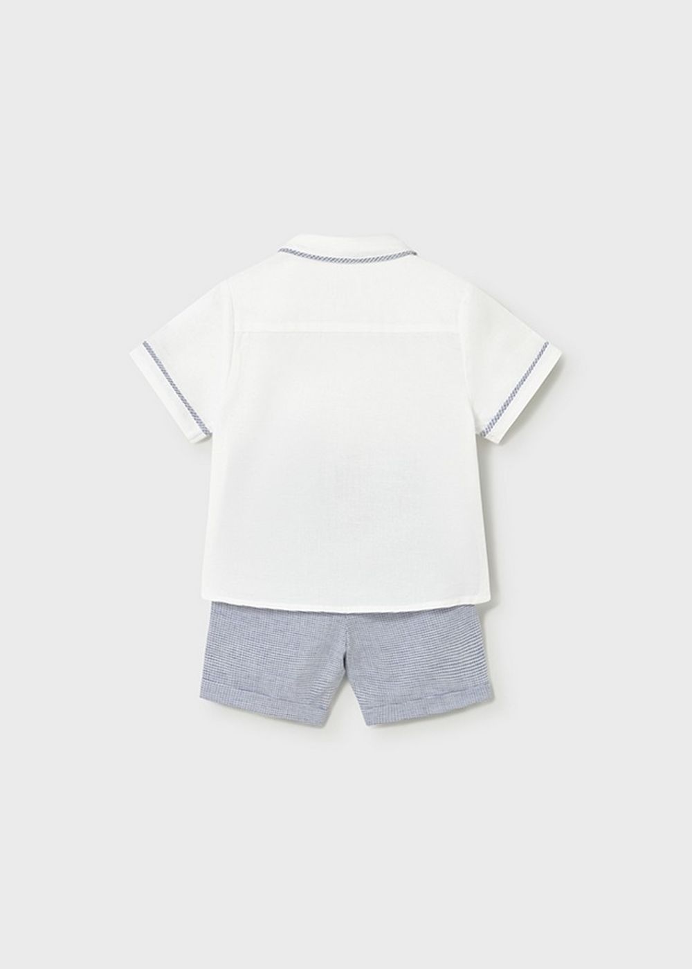 рубашка с шортами