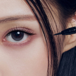 CLIO Sharp So Simple Waterproof Pen Liner