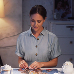 Безумное чаепитие от DAVICI - деревянный пазл из фанеры, по мотивам сказки Алиса в стране чудес. Детали разных формы. Картины написана настоящим художником.