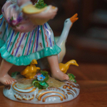 Фарфоровая статуэтка «Девушка с гусем»