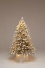 Заснеженная елка с гирляндой встроенной «Петроградская» (Литая хвоя) 180 см / 1,8 м